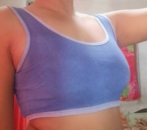 sports bra