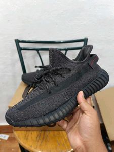 ADIDAS YEEZY 350 V2 &#34;STATIC BLACK&#34; REFLECTIVE UK 9