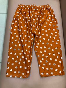 Floral Print Capri Pants