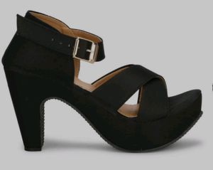Denil Black Sandals