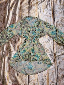 Trendy Top For Women 🎀