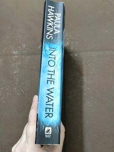 Paula Hawkins - Into The Water