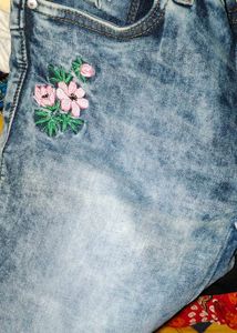 Embroidered Floral Detail Jeans