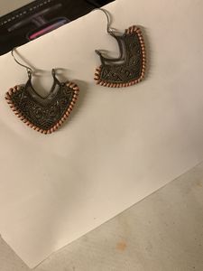 Jhumkaas