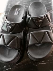🎉🖤Black Flipflops......