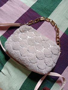 Pretty Sling Bag