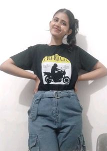 A blue jeans with belt