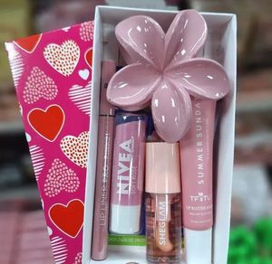 Mini Makeup Hamper💄