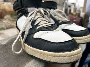 REDTAPE CLASSIC SNEAKERS | GOOD QUALITY | USED