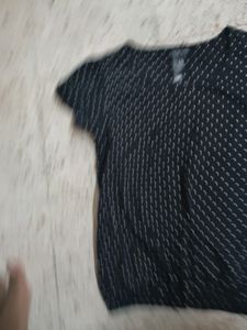 Women&#39;s Top (Black)