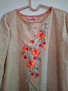 Beautiful Cream Kurta With Sleeve Design