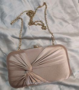 Clutch With Sling Chain And Handle