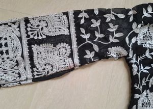 New Stunning Pakistani Embroidered Kurta Set!