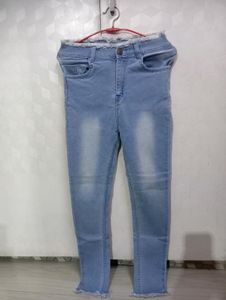 Light Wash Frayed Hem Jeans
