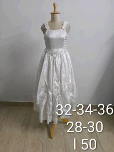 🥀Vintage-Inspired White Gown