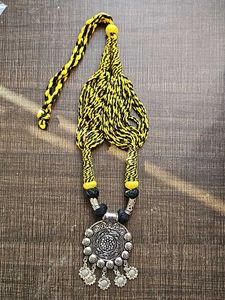 Thread Neckpiece