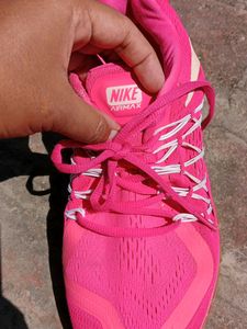 ORIGINAL NIKE AIRMAX RUNNING SHOES