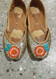 Embroidered Jutti Flats