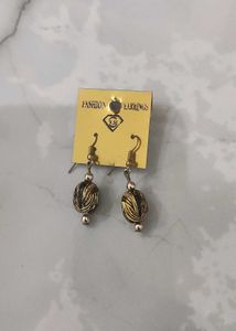 2 Earrings