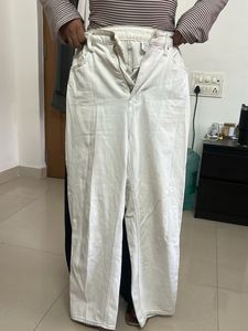 Chic Off-White Women&#39;s Jeans