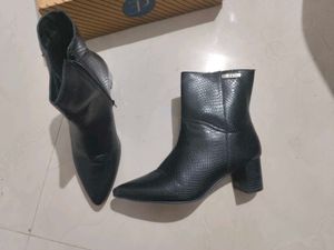 El Paso Women Block-Heeled Chelsea Boots