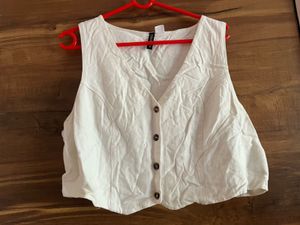 H&amp;M White Button-Down Vest