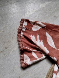 Berrylush Floral Print Front Tie Knot Top