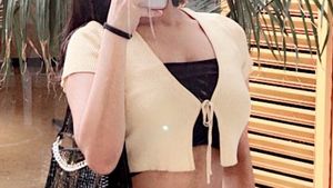 it was in trend that time wore only once’s