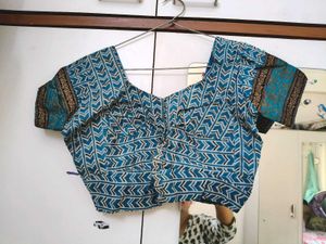 Blue Coloured Golden Foil Printed Saree Wid Blouse