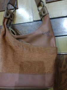 It&#39;s A Medium Sized Branded(Baggit) Purse. Like Ne