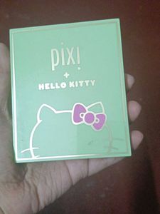 Pixi+ hello kitty eyeshadow pallette