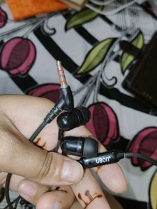 UBON and KDM Black Earphones 🎧