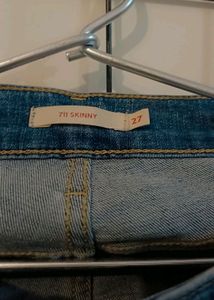 Levi&#39;s Skinny Jean Size 27