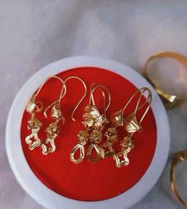 New Beautiful Gold Earing