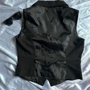 BLACK VEST TOP