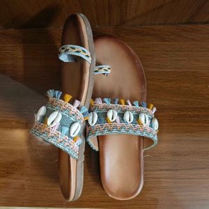 Slippers With Shell Design