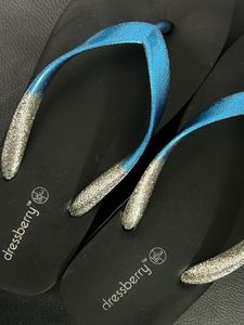 Dressberry Blue &amp; Black Flip Flops