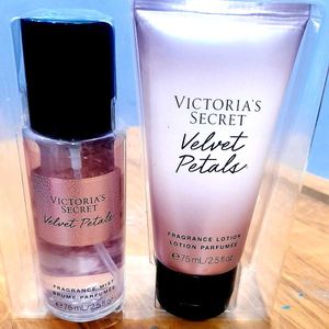 Victoria&#39;s Secret Velvet Petals Set