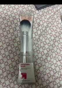 eyeshadow and re tractable powder brush