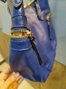 Chic Blue Guess Crossbody Bag✨