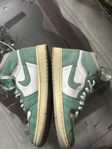 NIKE JORDAN