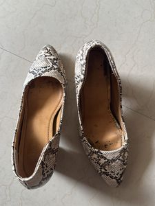 Snakeskin Pointed Toe Flats