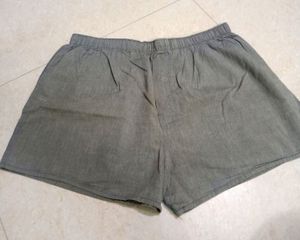Combo Of 4 Men&#39;s Tshirt And 1 Trouser