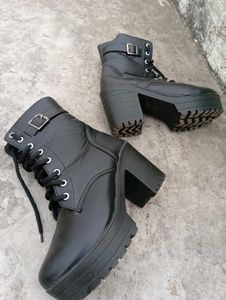 Black Ankle Boots || (used only once)