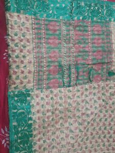 Elegant Floral Patterned Saree