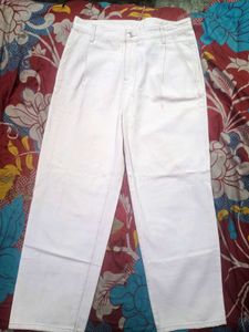 Creme straight fit comfortable jeans