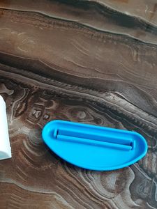 Toothpaste Squeezer