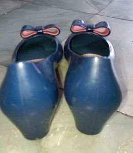 Cute Blue Bow Wedges