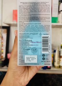 WOW Skin Science Aqua-banger Face Wash
