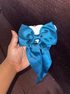 🎀Teal/Blue Satin  Sparklyy Hair Bow🎀